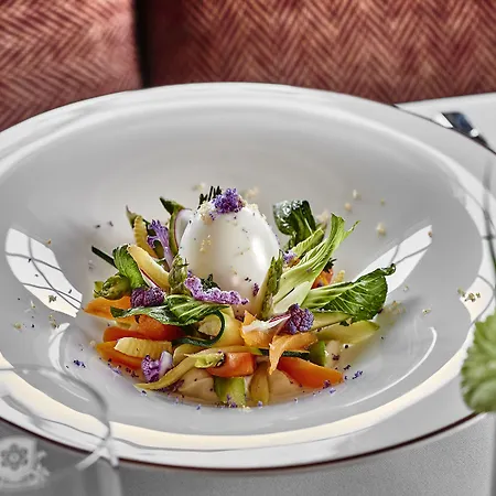 Apogee Courchevel, Oetker 5* Courchevel